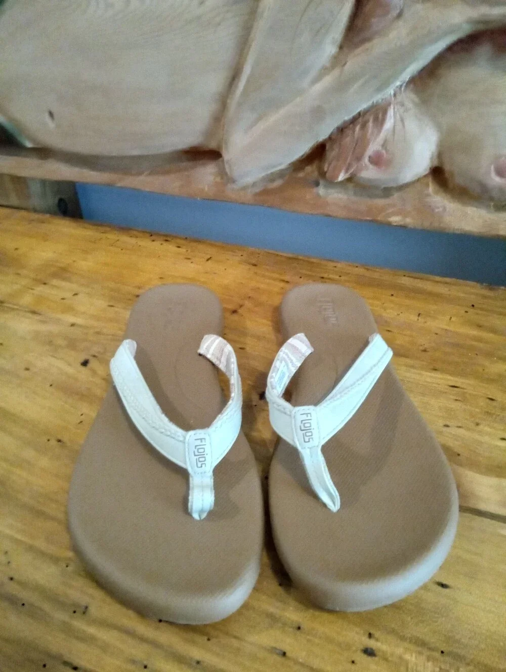 Flojos Size 9 White Fabric Thong Strap & Supportive Beige Memory Foam Footbed